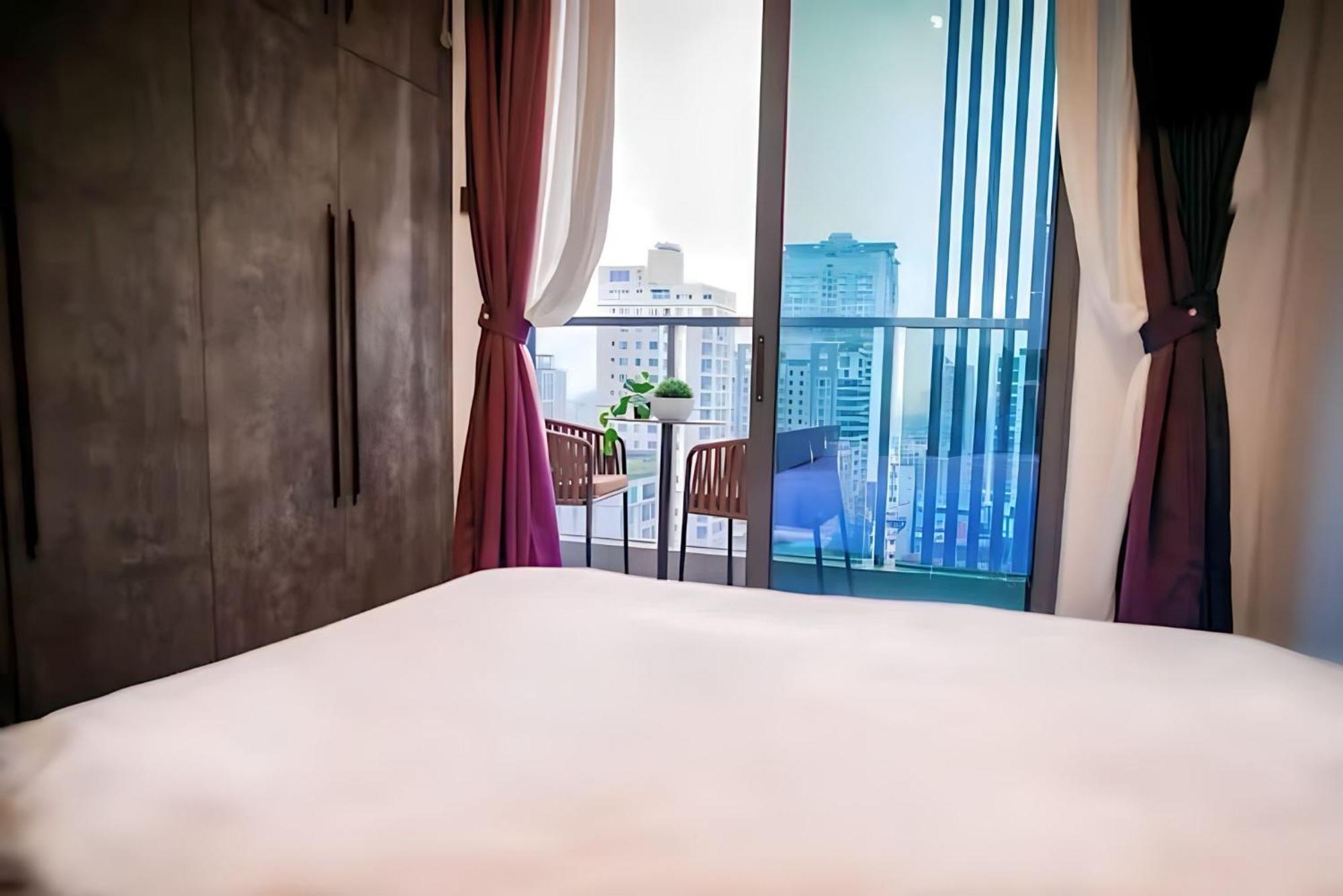 Infinity Pool Hotel Phnom Penh Down To 24 Usd In M Residence Екстериор снимка