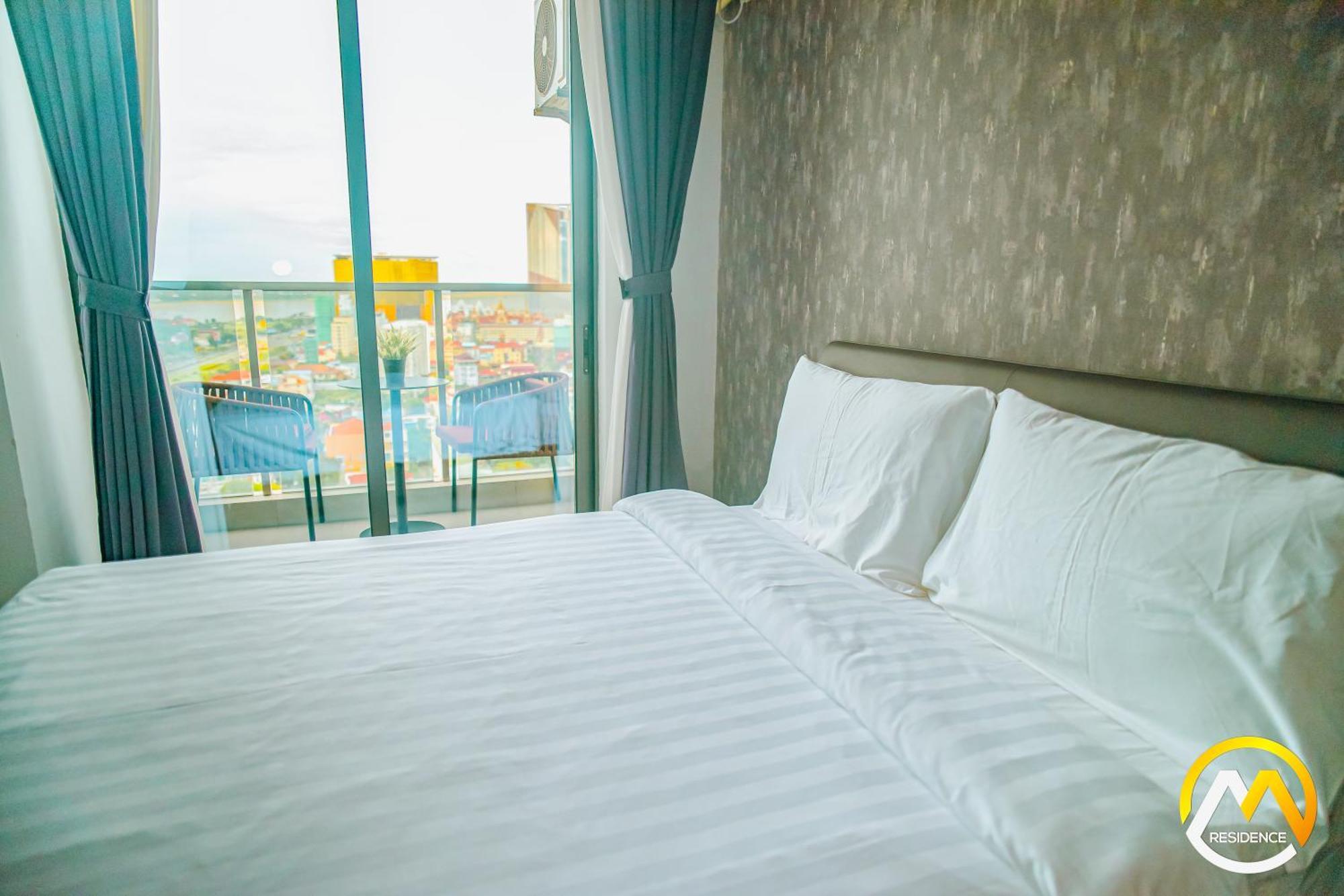 Infinity Pool Hotel Phnom Penh Down To 24 Usd In M Residence Екстериор снимка
