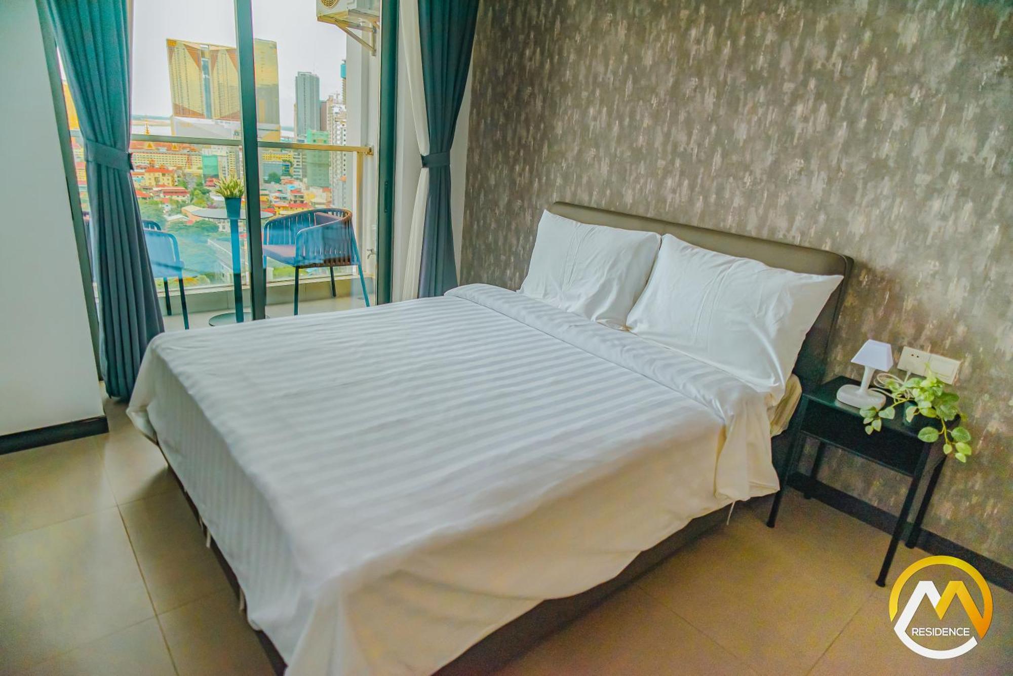 Infinity Pool Hotel Phnom Penh Down To 24 Usd In M Residence Екстериор снимка