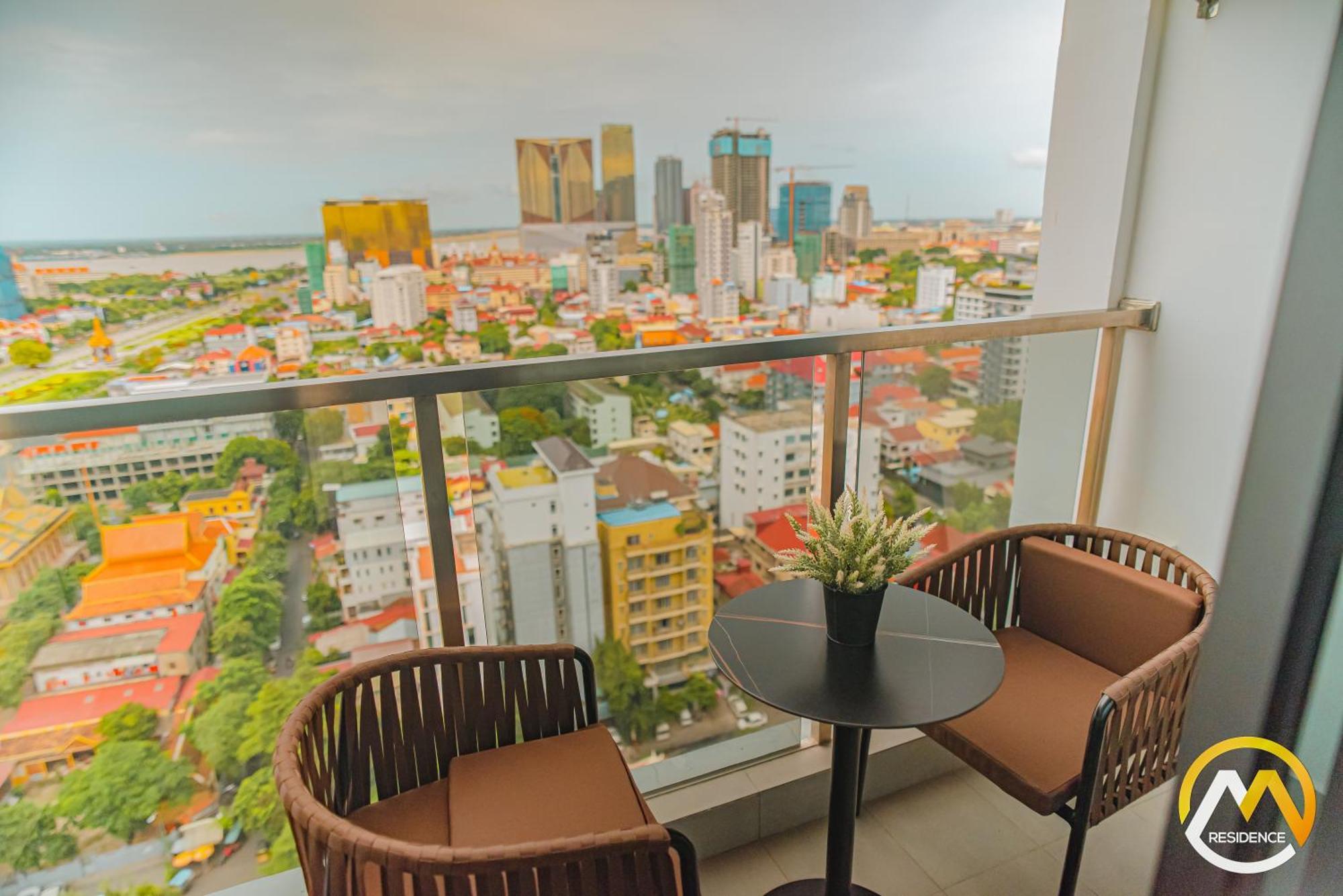 Infinity Pool Hotel Phnom Penh Down To 24 Usd In M Residence Екстериор снимка