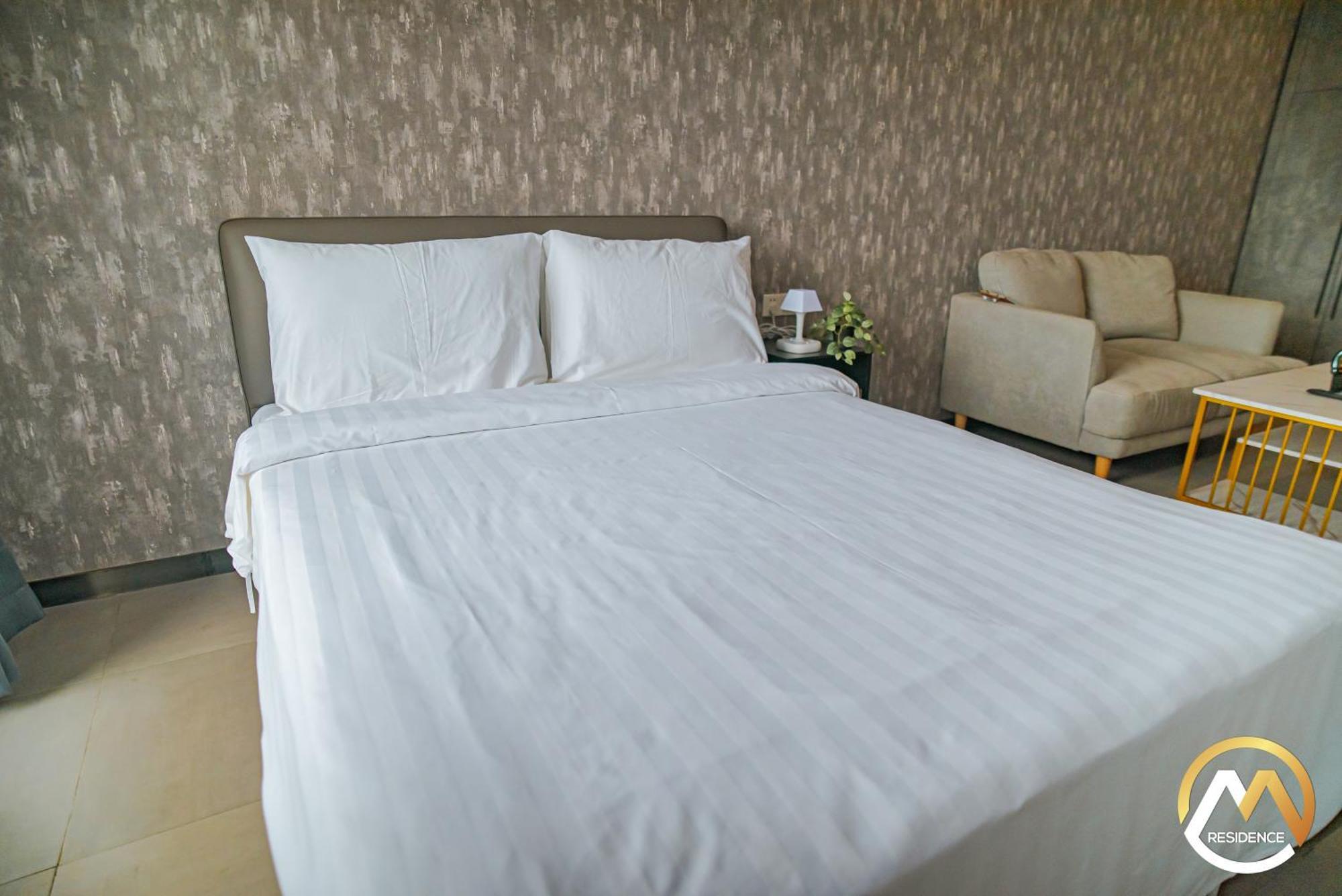 Infinity Pool Hotel Phnom Penh Down To 24 Usd In M Residence Екстериор снимка